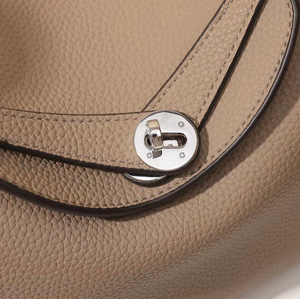 LINDI VERA Women’s Genuine Leather Doctor Bag Large-Capacity Pillow Shoulder Handbag