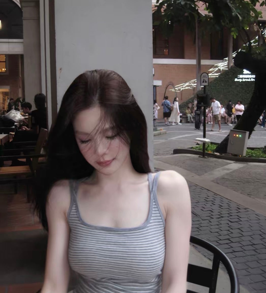 云感交叉 交叉设计带胸垫背心上衣 Cloud-Feel Cross Padded Camisole Top