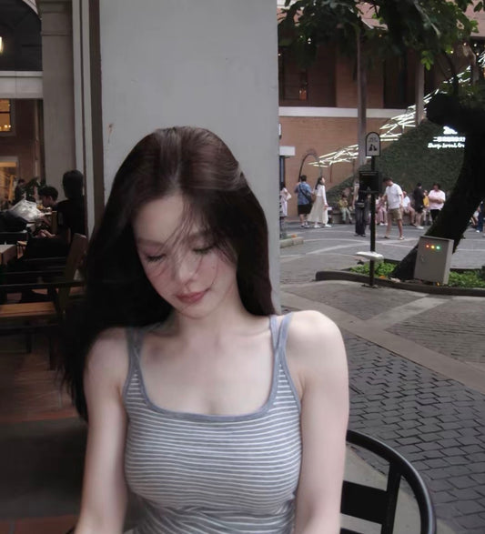 云感交叉 交叉设计带胸垫背心上衣 Cloud-Feel Cross Padded Camisole Top