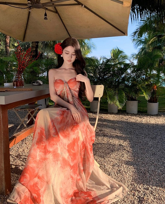 繁华 抹胸度假风情碎花裙 Vibrant Strapless Floral Dress with Vacation Vibes