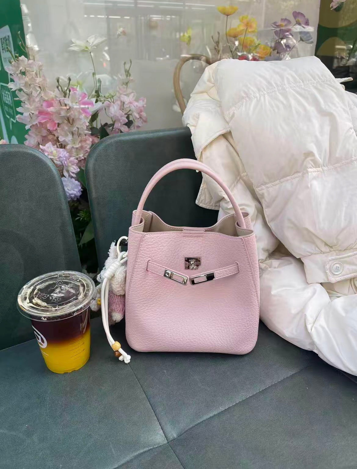 马卡龙牛皮凯丽水桶包 Pastel Keilly Structured Pebbled Cowhide Top Handle Bag