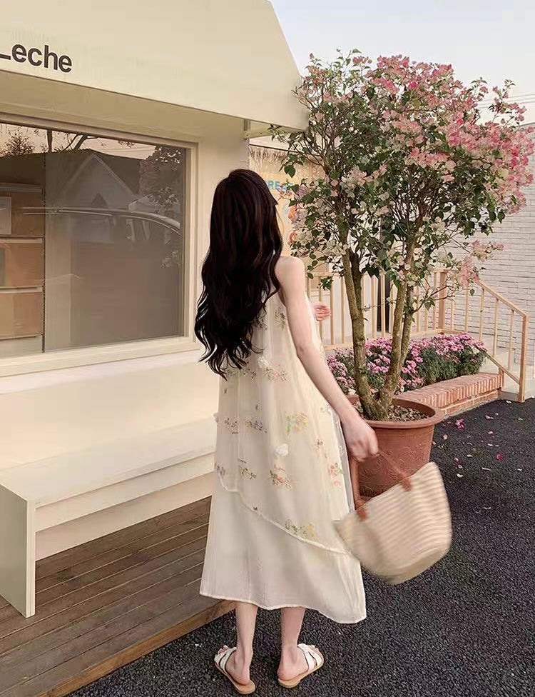 夏日花海 挂脖少女感碎花连衣裙 Summer Floral Halter Dress with a Youthful Touch