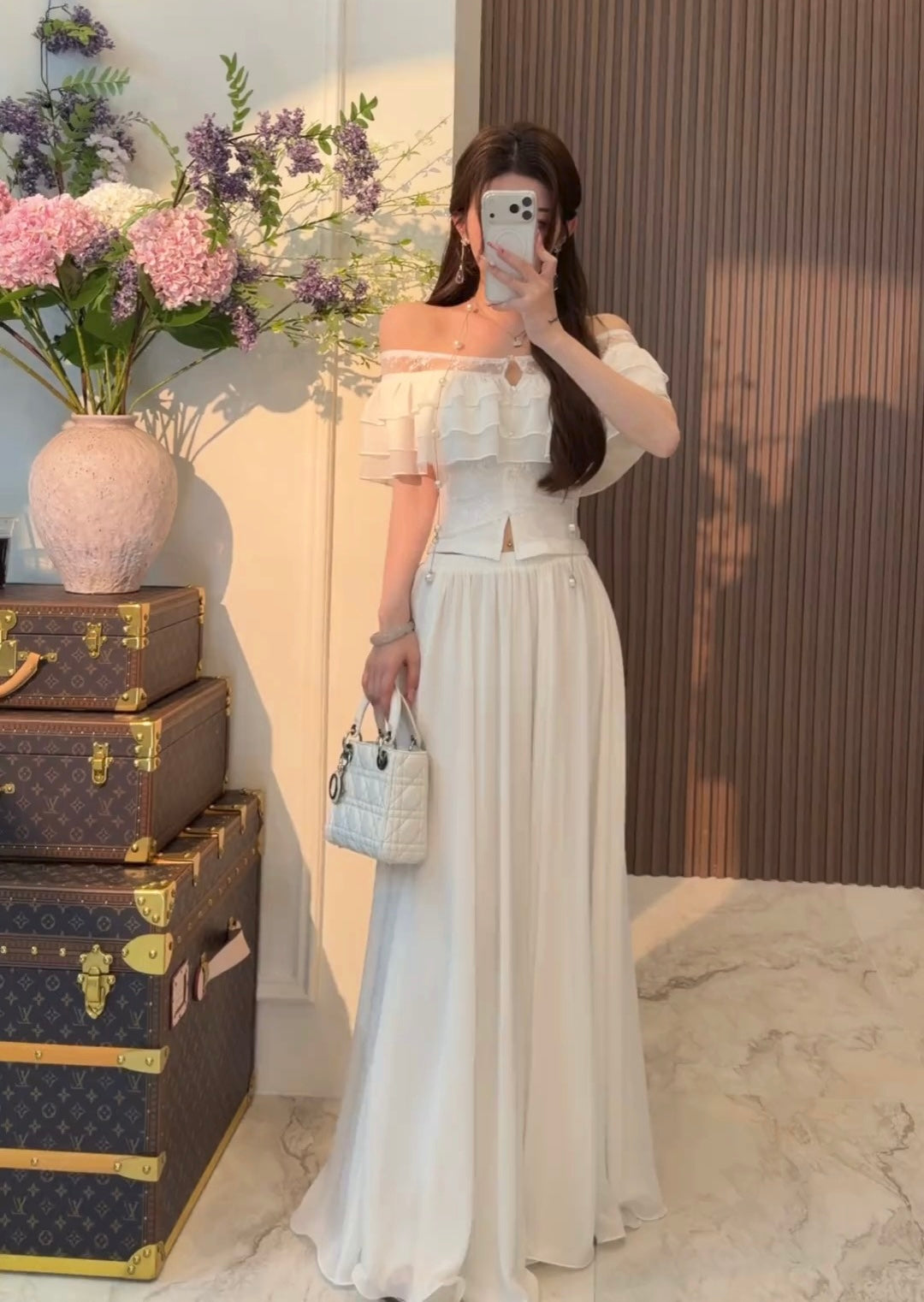 一字晴光 蕾丝拼接一字领雪纺半裙套装 Summer Light Lace Patchwork Off-Shoulder Chiffon Top and Skirt Set
