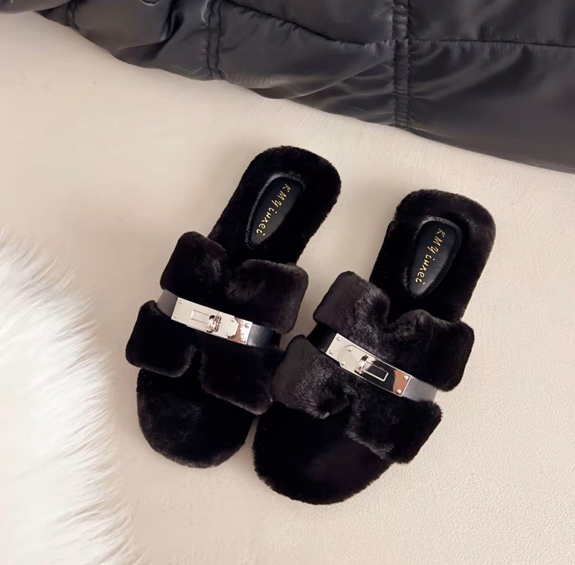 极简主义 金扣交叉毛毛一字拖 Minimalist Metal Buckle Criss-cross Faux Fur Slides