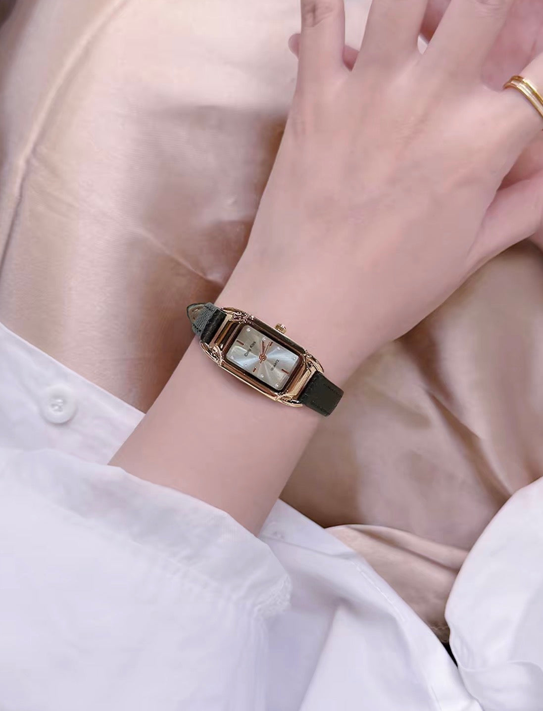 红韵小方 安哥拉红精致方形真皮防水腕表 Red Charm Petite Square Angora Red Genuine Leather Waterproof Watch