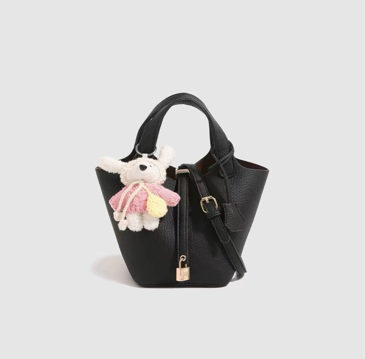 Creamy Bucket Tote Bag
