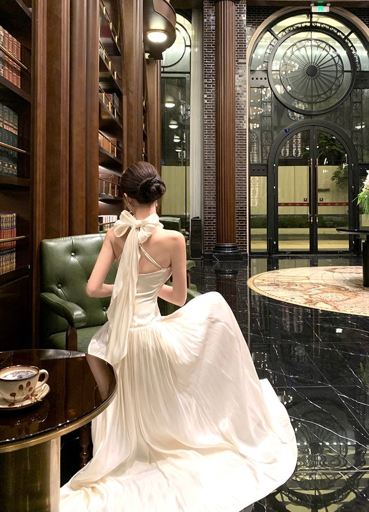 优雅回归 法式挂脖小轻礼服绝美连衣裙 Elegant Return · French Halter Mini Evening Dress