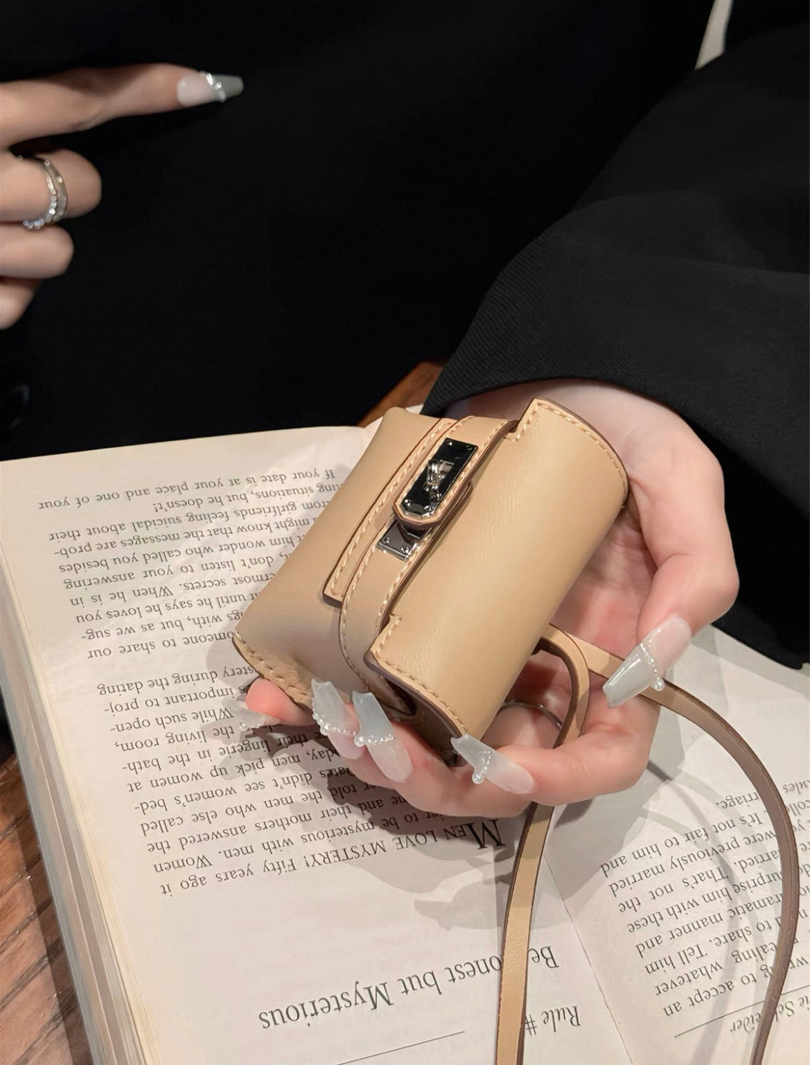 KELLY Dumpling Airpods Mini Case