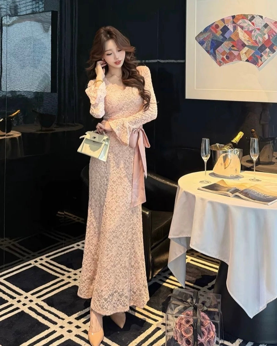 烟雨娇艳 法式蕾丝系带包臀鱼尾连衣裙 Mist-Kissed Elegance French Lace Lace-Up Bodycon Mermaid Dress