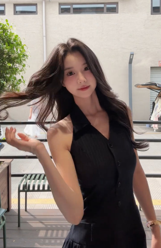 法式浪漫 挂脖设计感百褶连衣裙 French Romantic Halter Pleated Dress with Design Flair