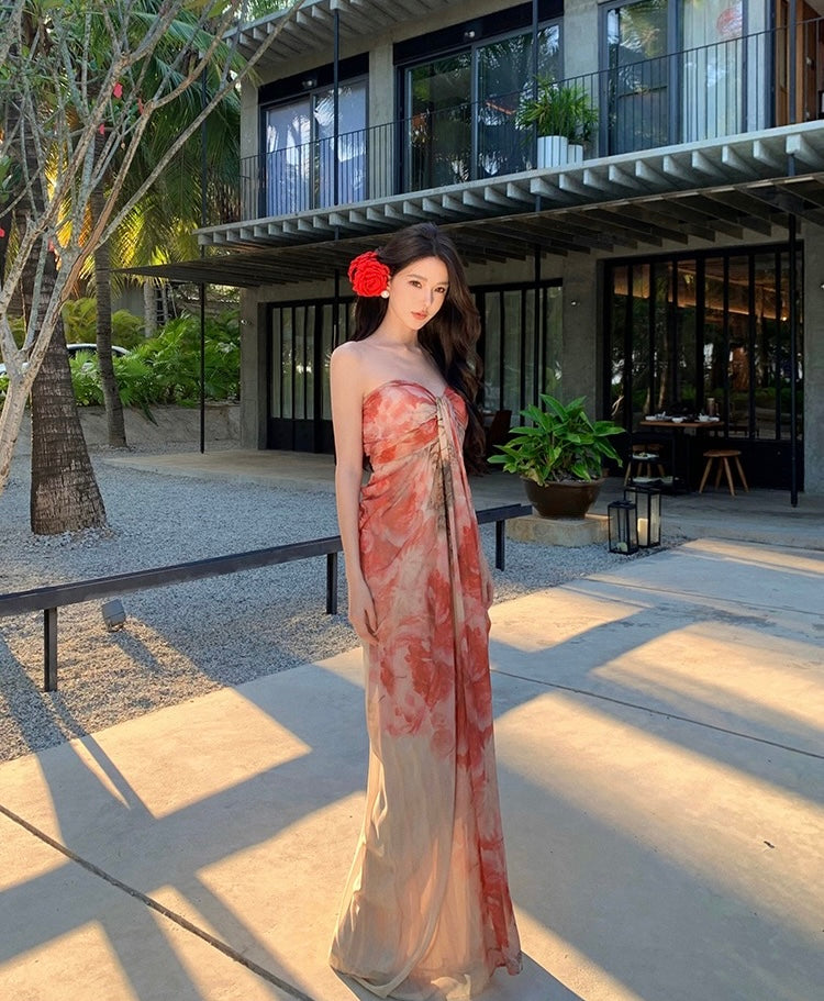 繁华 抹胸度假风情碎花裙 Vibrant Strapless Floral Dress with Vacation Vibes