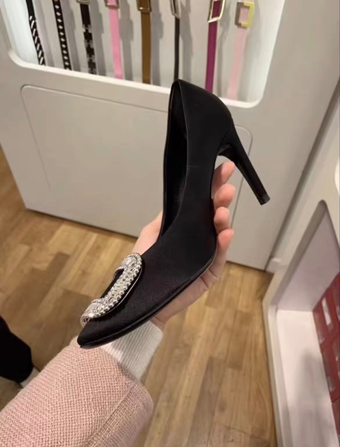 王曼妮同款rv方扣绸缎水钻高跟鞋  Wang Manni-Style Roger Vivier Satin Crystal-Buckle High Heels