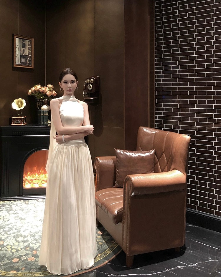 优雅回归 法式挂脖小轻礼服绝美连衣裙 Elegant Return · French Halter Mini Evening Dress