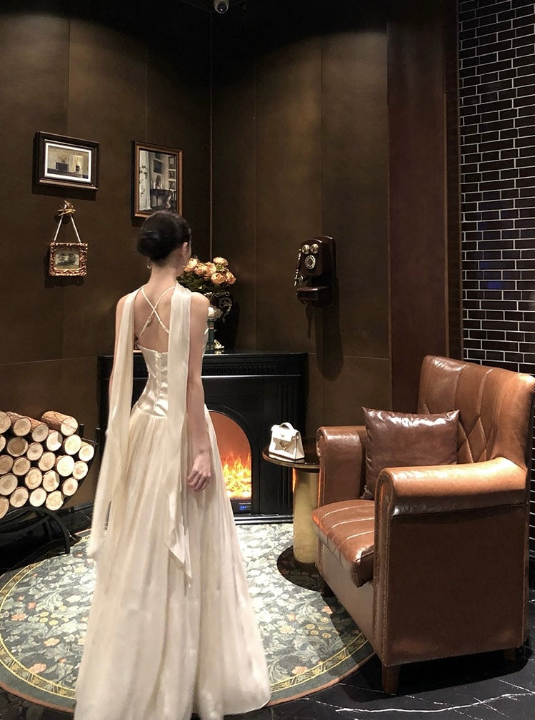 优雅回归 法式挂脖小轻礼服绝美连衣裙 Elegant Return · French Halter Mini Evening Dress