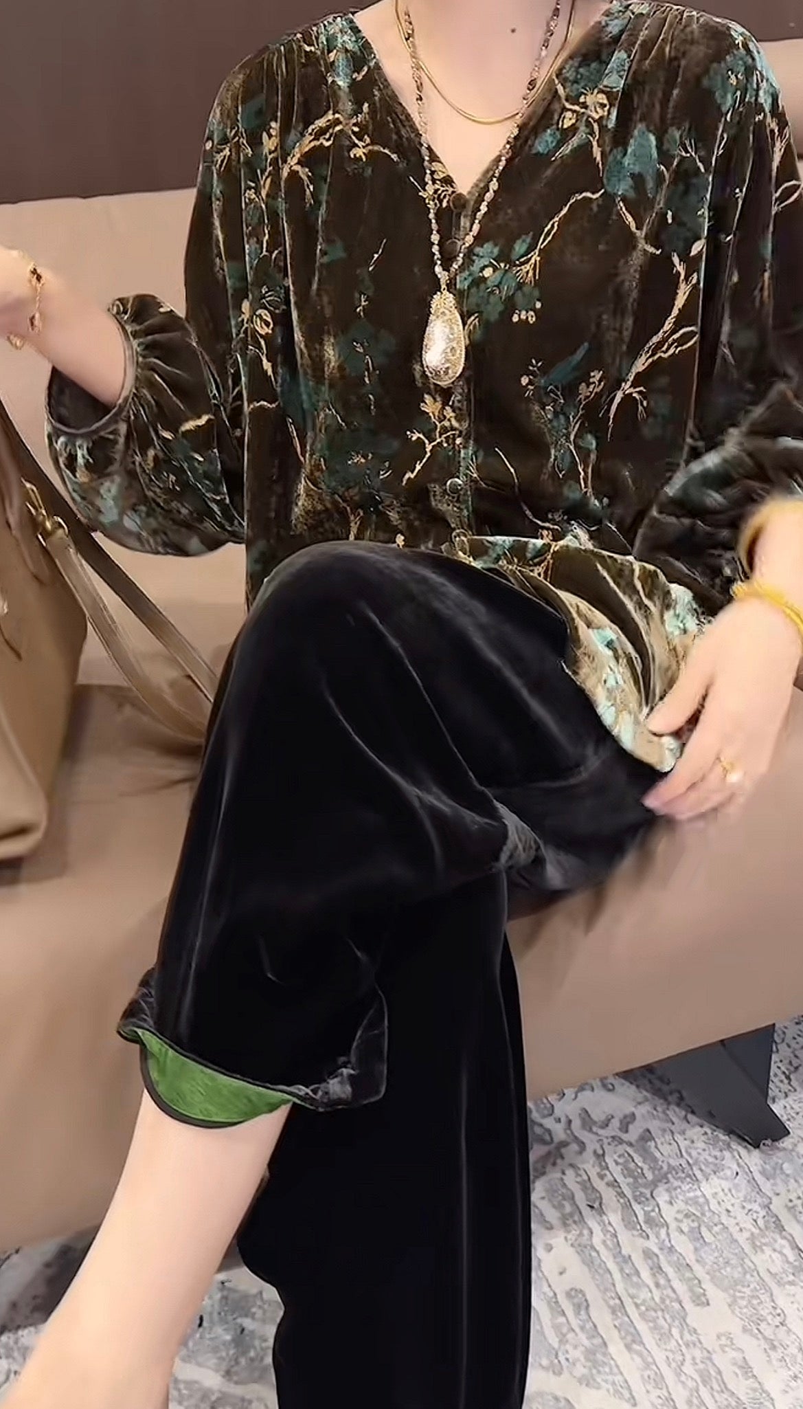 墨色东方 新中式丝绒提花上衣 Ink Oriental · New Chinese-Style Velvet Jacquard Top