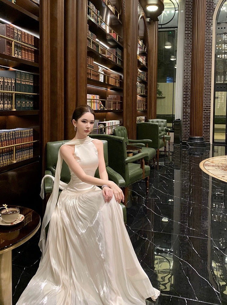 优雅回归 法式挂脖小轻礼服绝美连衣裙 Elegant Return · French Halter Mini Evening Dress