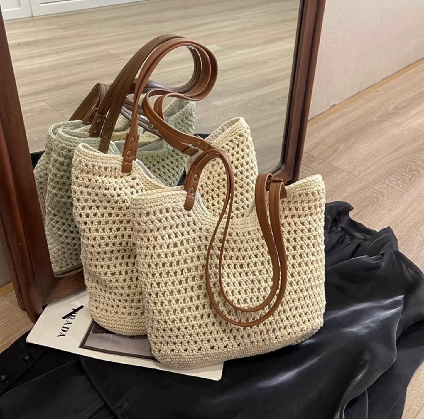 大容量编织包 沙滩度假首选包包  Large-Capacity Woven Bag — The Perfect Choice for Beach Vacations