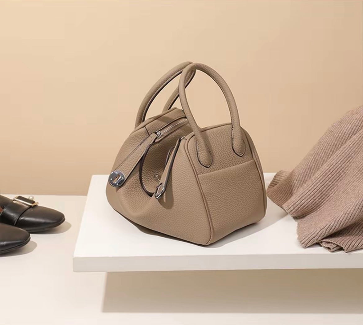 LINDI VERA Women’s Genuine Leather Doctor Bag Large-Capacity Pillow Shoulder Handbag