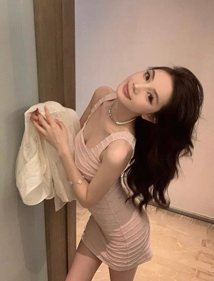 粉色太阳 肌理感收腰连衣裙 Pink Sun Textured Cinched-Waist Dress