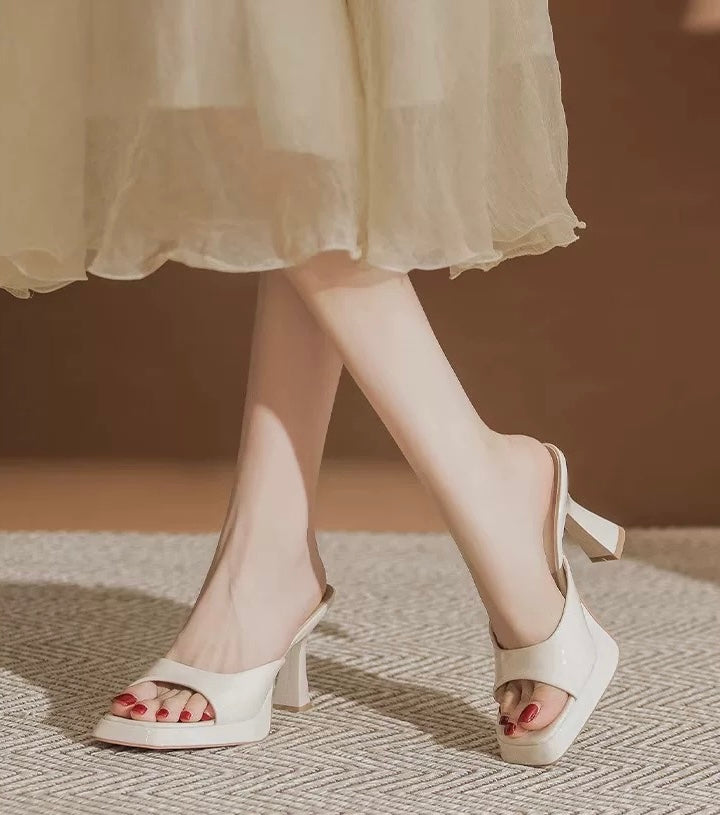 漆皮百搭粗跟复古方头小众高跟鞋 Retro Square-Toe Chunky Heels in Patent Leather