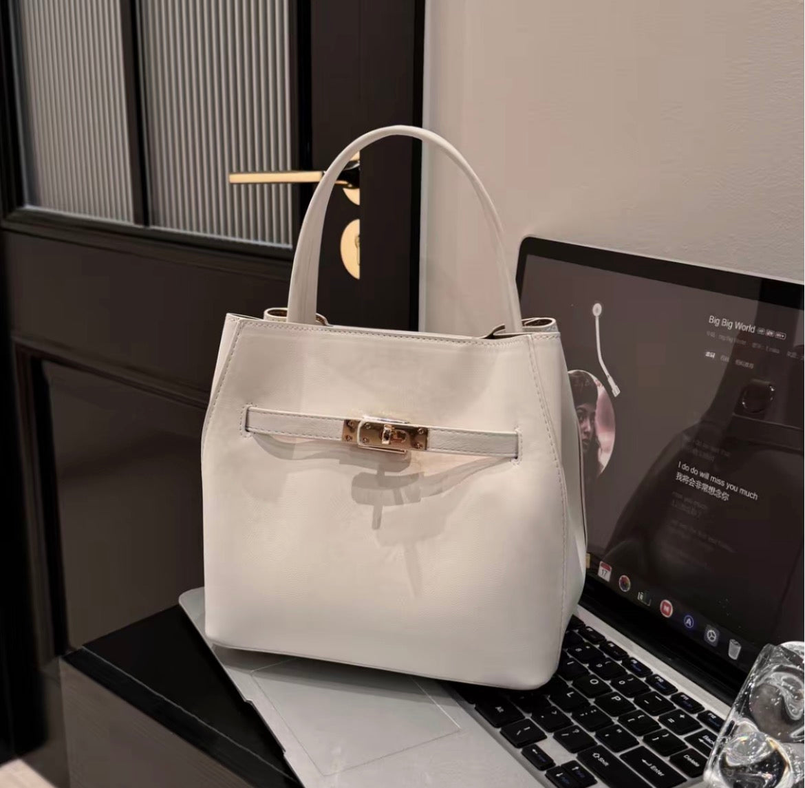 Smooth Design Keilly Structured Pebbled  Top Handle Bag - PU