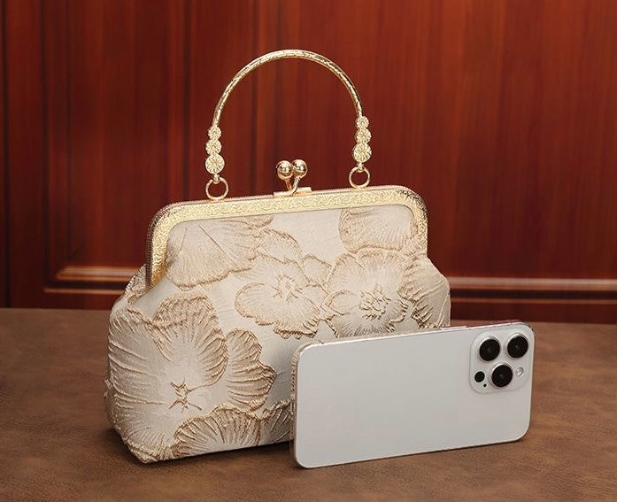 云中月 新中式夹子包庄严手提口金包珍珠包 Moon-in-the-Clouds New Chinese-Style Clip Bag – Elegant Frame Handbag with Pearl Details
