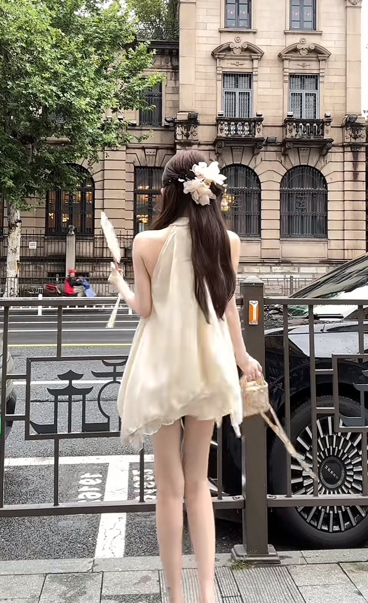 粉黛霓裳 盘扣刺绣花朵无袖上衣+松紧腰短裙套装 Pink Elegance – Sleeveless Embroidered Floral Top with Frog Buttons & Elastic Waist Skirt Set