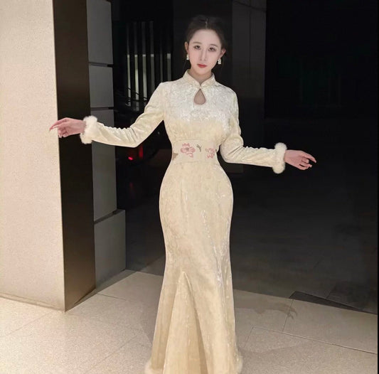 步步生莲 秋冬刺绣鱼尾丝绒旗袍 Blooming Lotus - Velvet Embroidered Mermaid Qipao