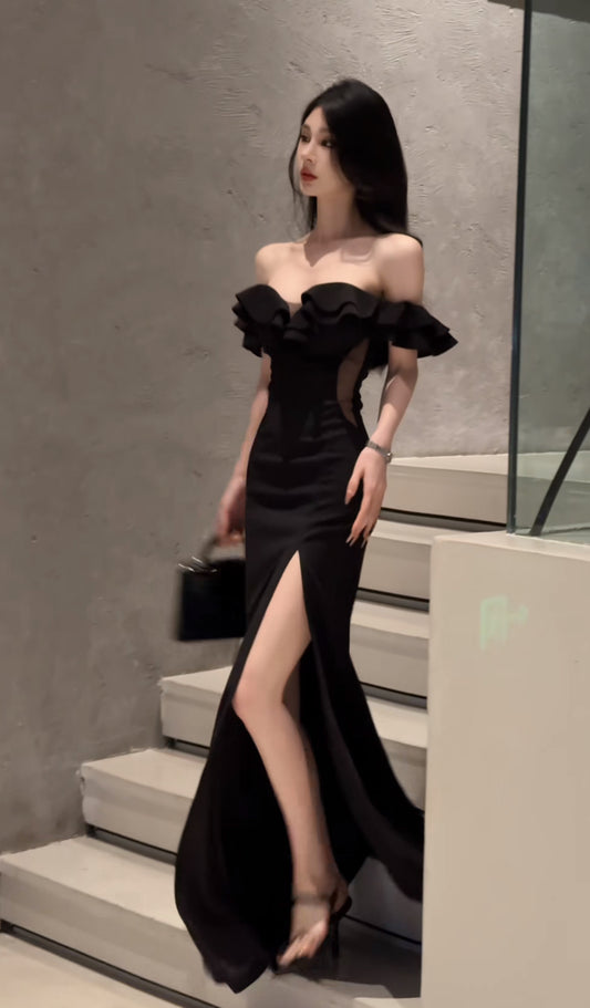 玫瑰苏州 露腰荷叶一字肩连衣裙 Rose Suzhou Off-Shoulder Dress with Cut-Out Waist and Ruffled Details