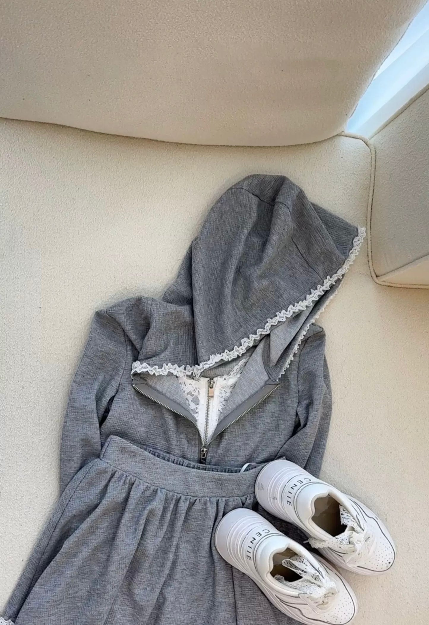 韩团女高 假两件连帽卫衣+半裙套装 K-pop Schoolgirl Style Two-Piece Set: Layered-Look Hoodie with Skirt