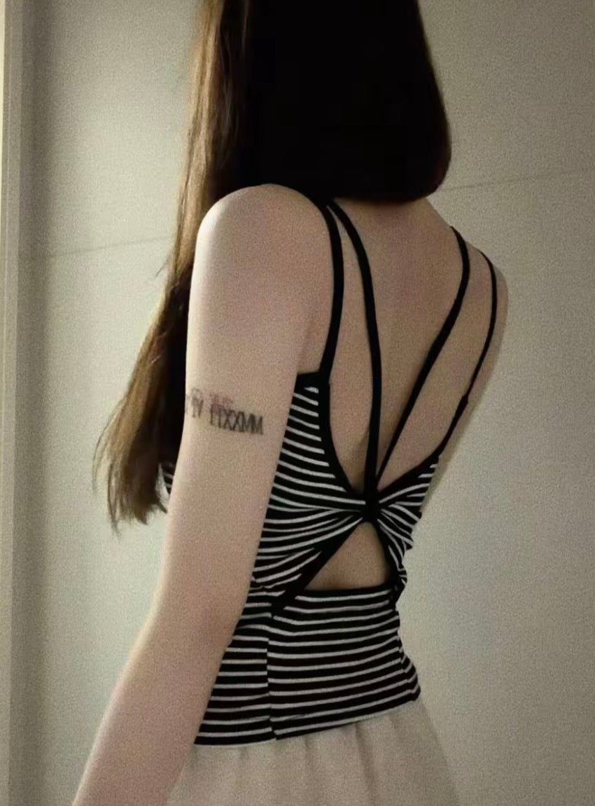 云感交叉 交叉设计带胸垫背心上衣 Cloud-Feel Cross Padded Camisole Top