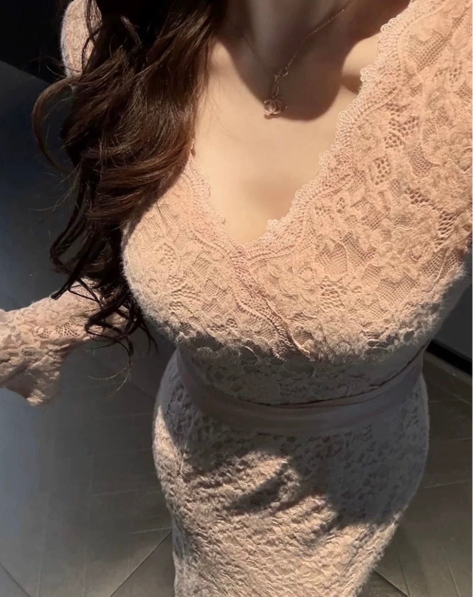 烟雨娇艳 法式蕾丝系带包臀鱼尾连衣裙 Mist-Kissed Elegance French Lace Lace-Up Bodycon Mermaid Dress