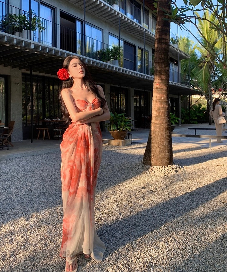 繁华 抹胸度假风情碎花裙 Vibrant Strapless Floral Dress with Vacation Vibes