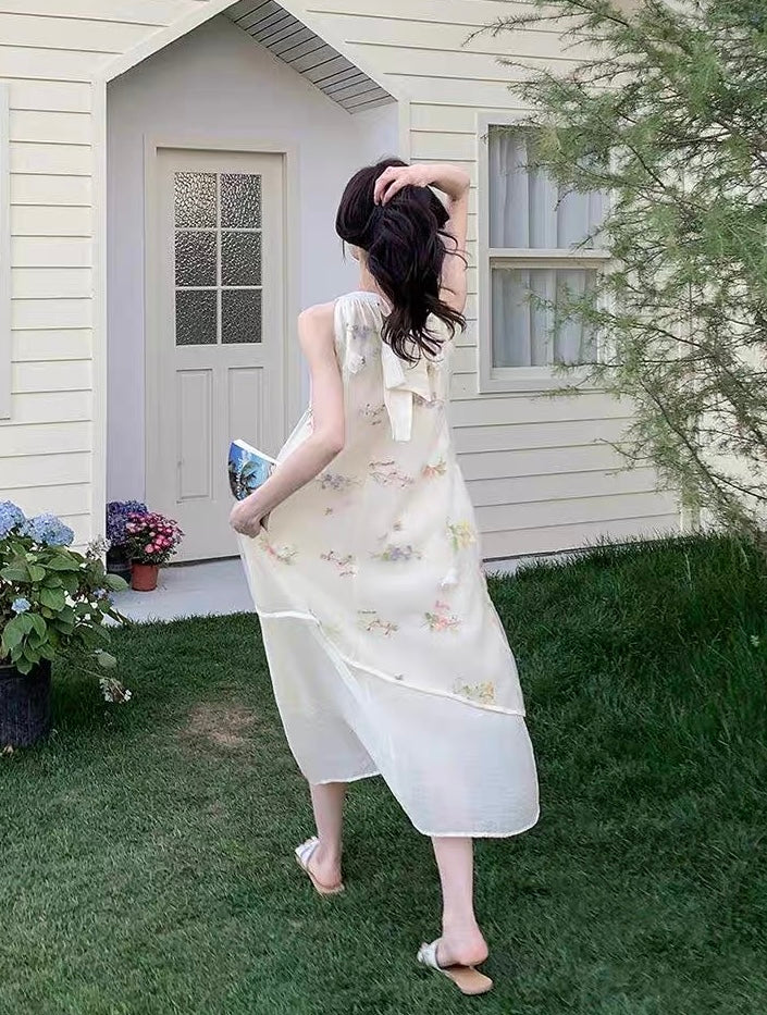 夏日花海 挂脖少女感碎花连衣裙 Summer Floral Halter Dress with a Youthful Touch