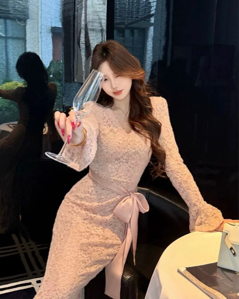 烟雨娇艳 法式蕾丝系带包臀鱼尾连衣裙 Mist-Kissed Elegance French Lace Lace-Up Bodycon Mermaid Dress