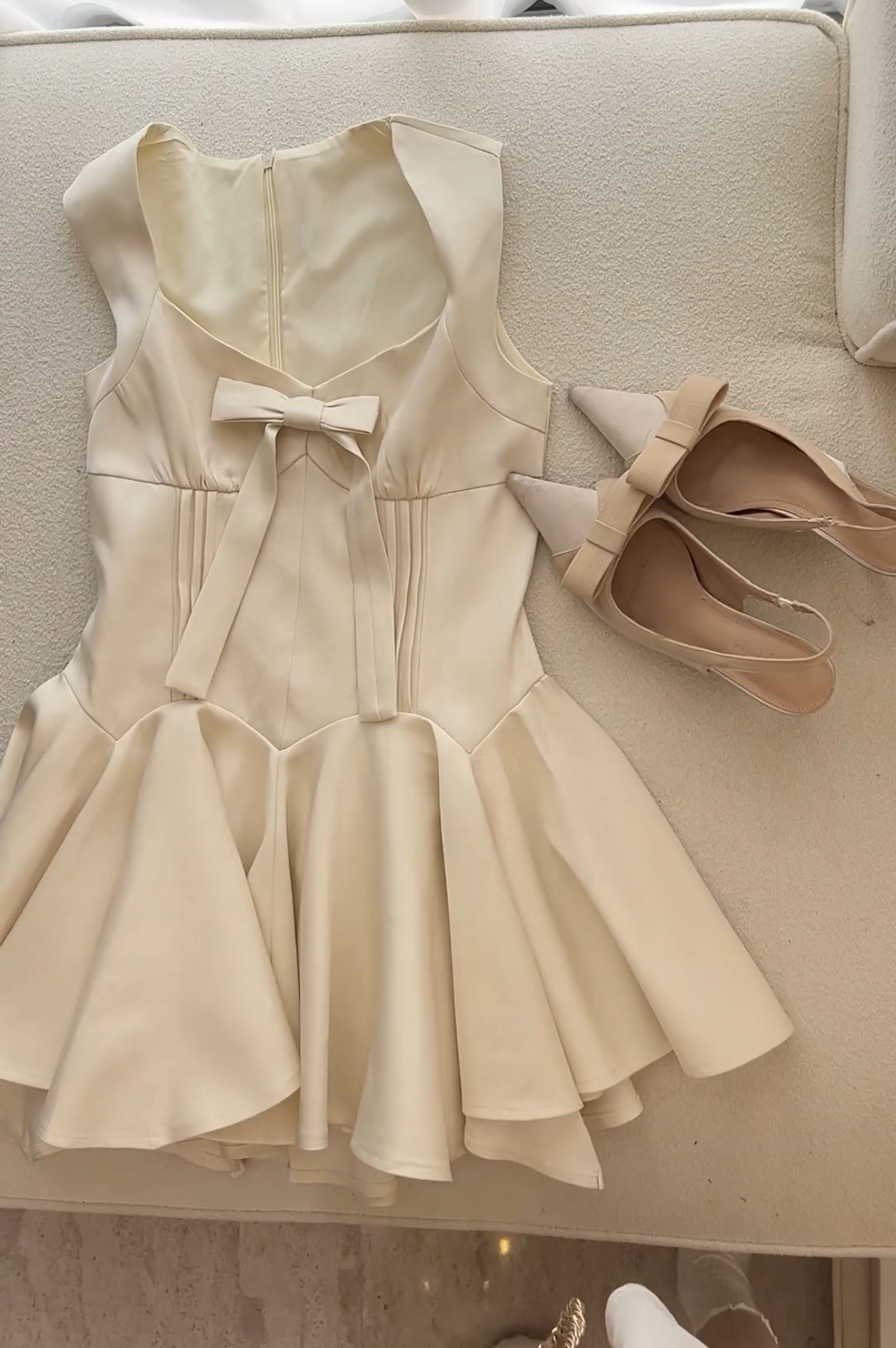 谜笛公主裙 甜美蝴蝶结收腰大裙摆连衣裙  英文翻译  MIDI Princess Dress with Sweet Bow Waist and Full Skirt