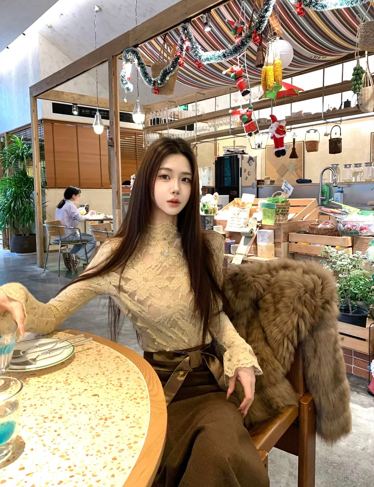 焦糖栗影 Chestnut Glow Skin-Friendly Lace Base Top & High-Waist Skirt Set