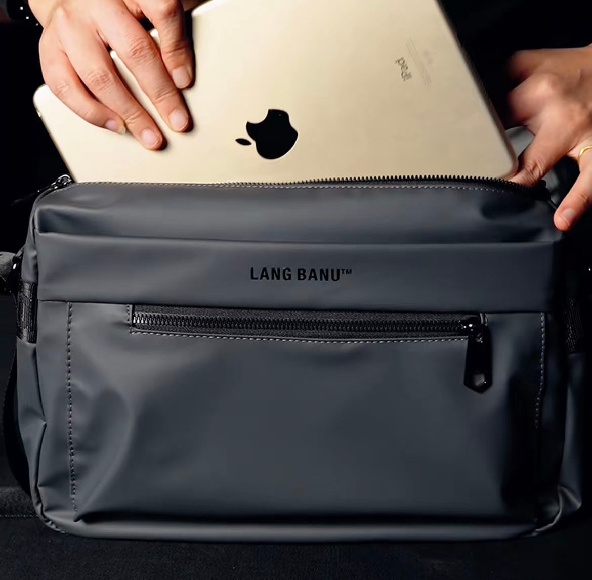 The Navigator Large Urban Messenger Bag