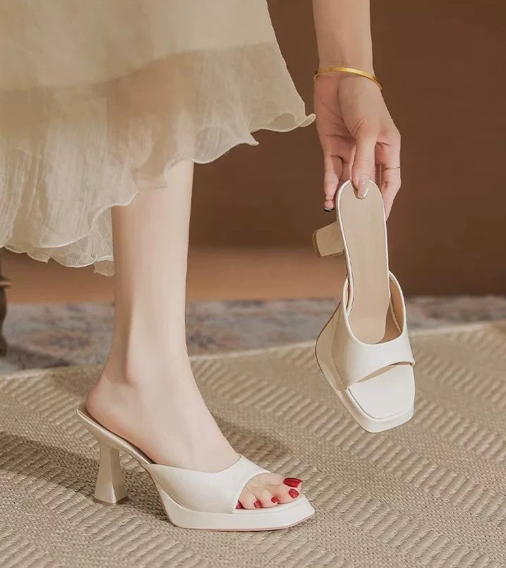 漆皮百搭粗跟复古方头小众高跟鞋 Retro Square-Toe Chunky Heels in Patent Leather