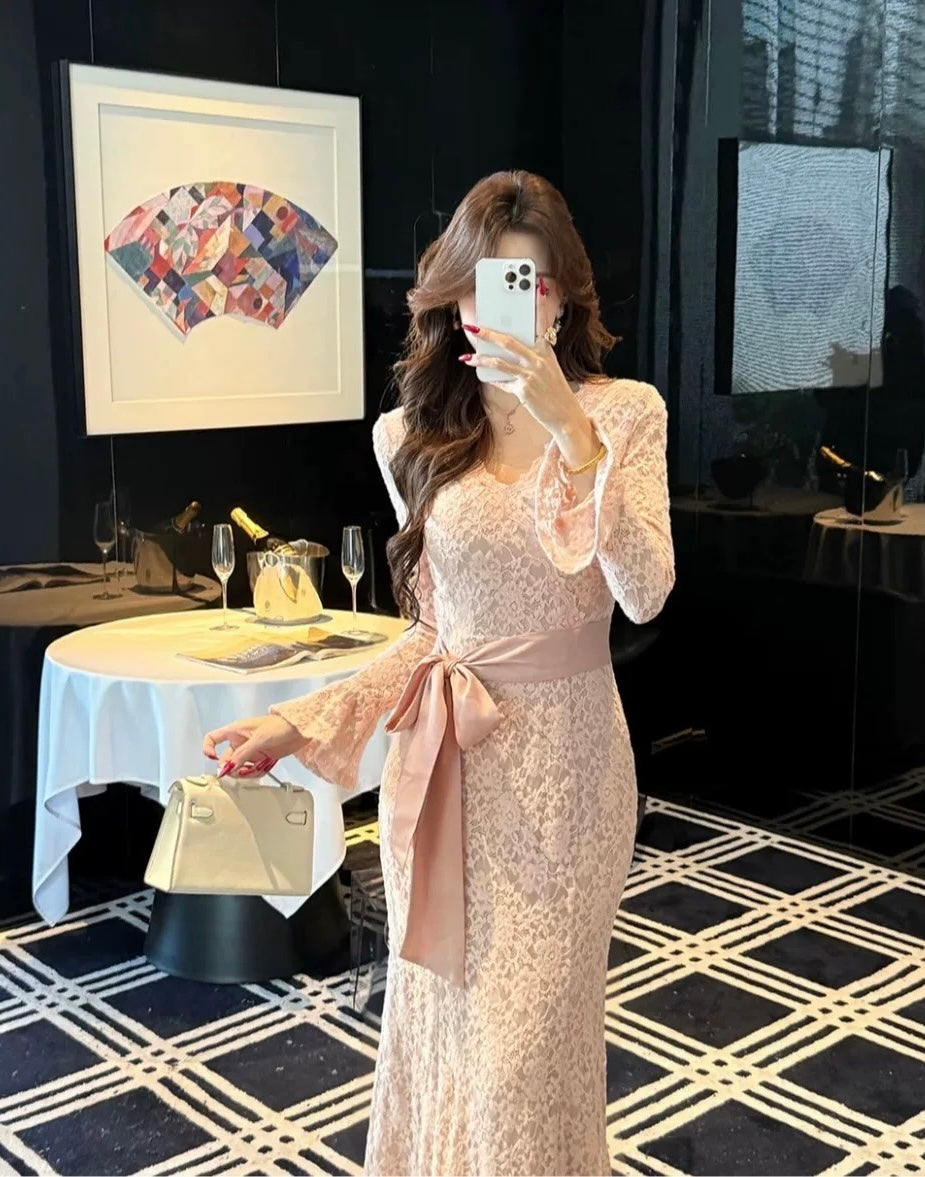 烟雨娇艳 法式蕾丝系带包臀鱼尾连衣裙 Mist-Kissed Elegance French Lace Lace-Up Bodycon Mermaid Dress