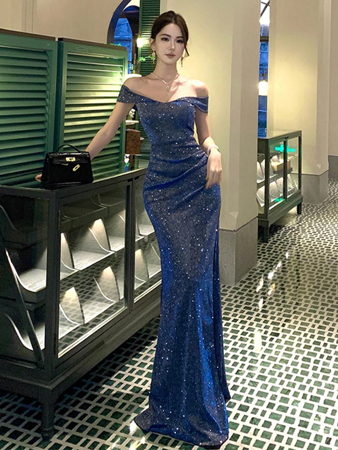 高贵可可 高级感闪闪亮一字肩抹胸连衣裙 Noble Cocoa Shimmer Off-Shoulder Strapless Dress