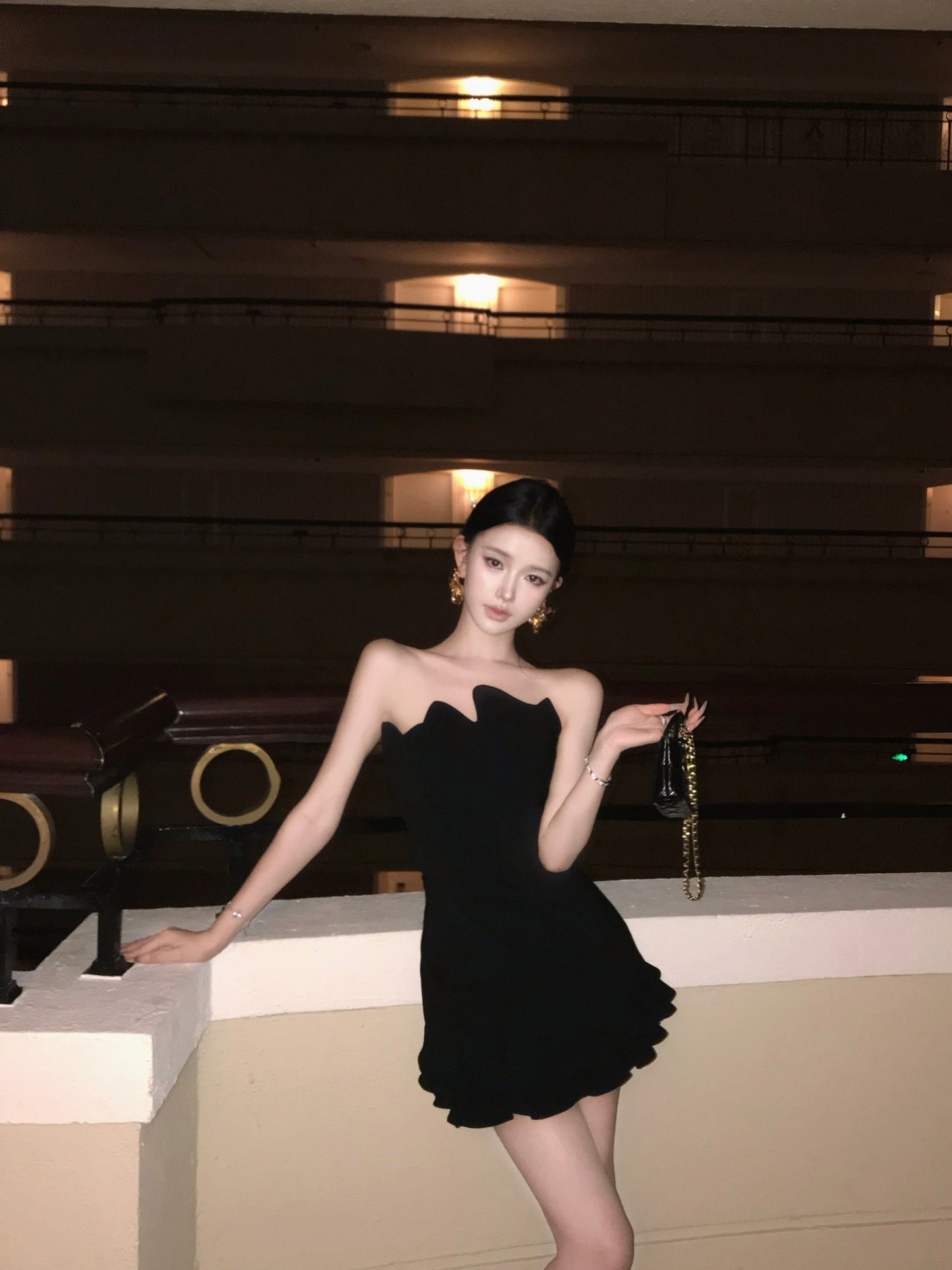 墨色邀约 不规则黑色掐腰晚宴短款连衣裙 Ink Invitation Asymmetrical Black Waist-Cinched Evening Mini Dress