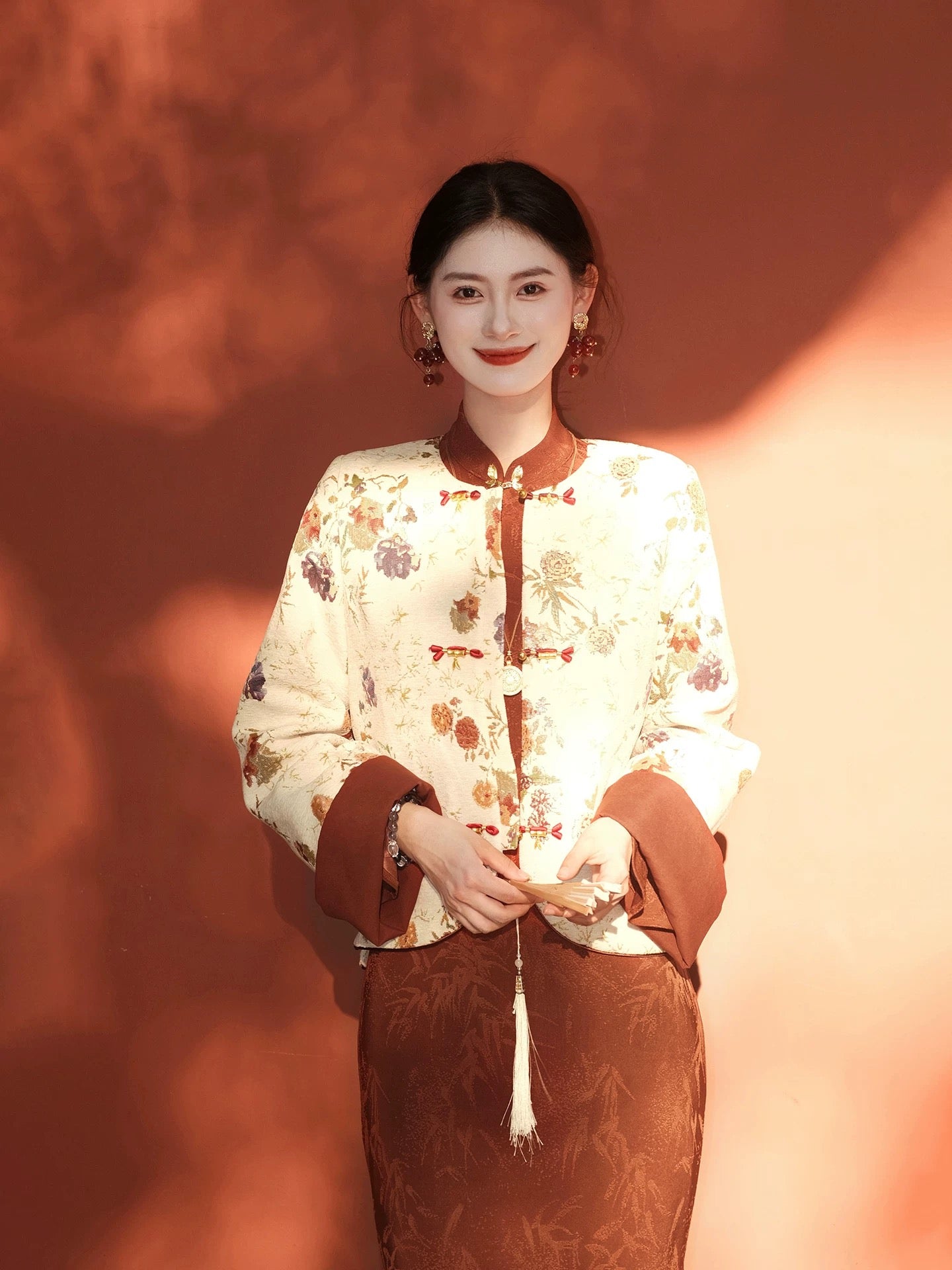 楚茜坊 新中式提花织金外套&旗袍 Chuxifang New Chinese-Style Gold-Jacquard Jacket & Qipao