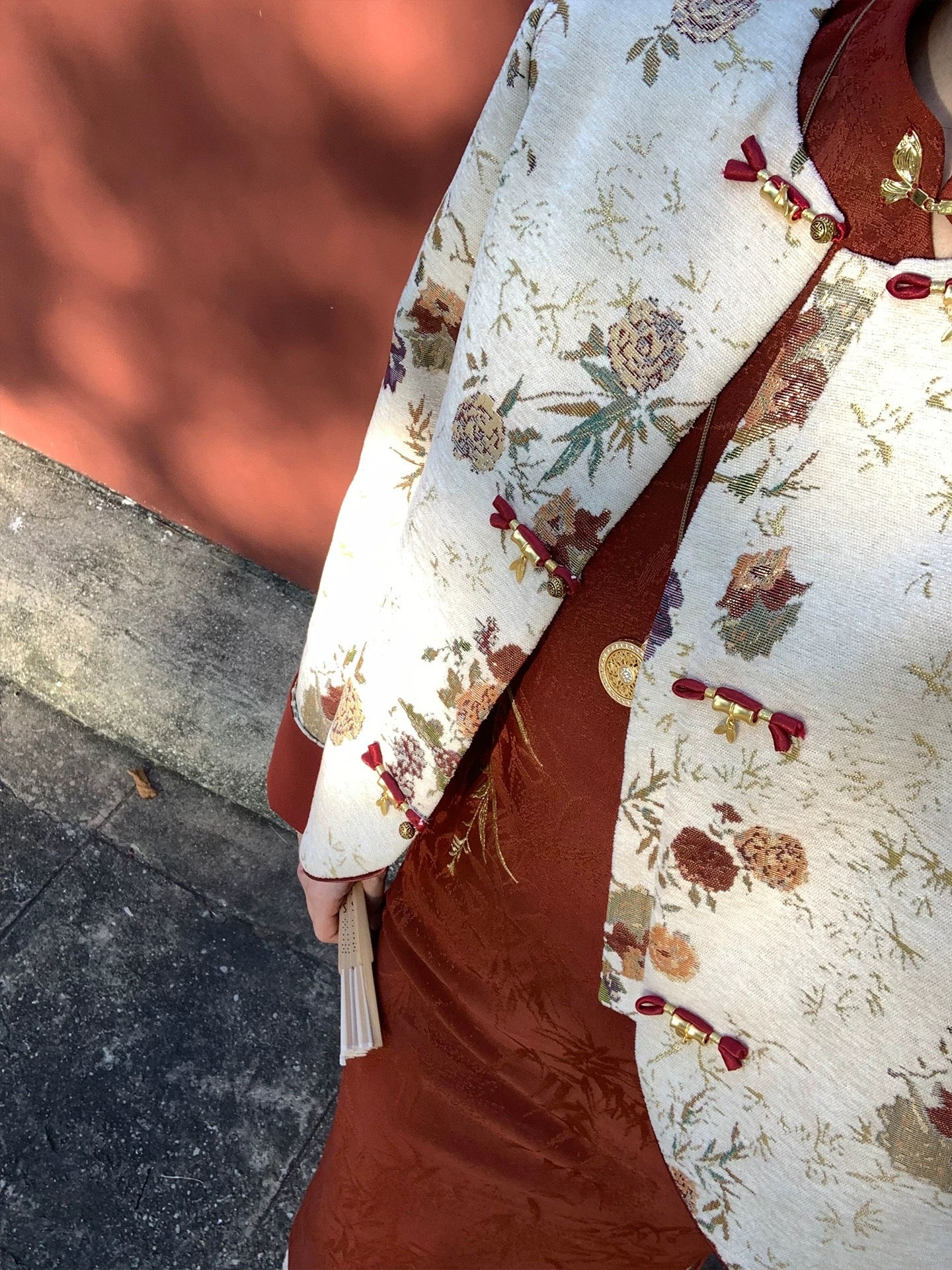 楚茜坊 新中式提花织金外套&旗袍 Chuxifang New Chinese-Style Gold-Jacquard Jacket & Qipao