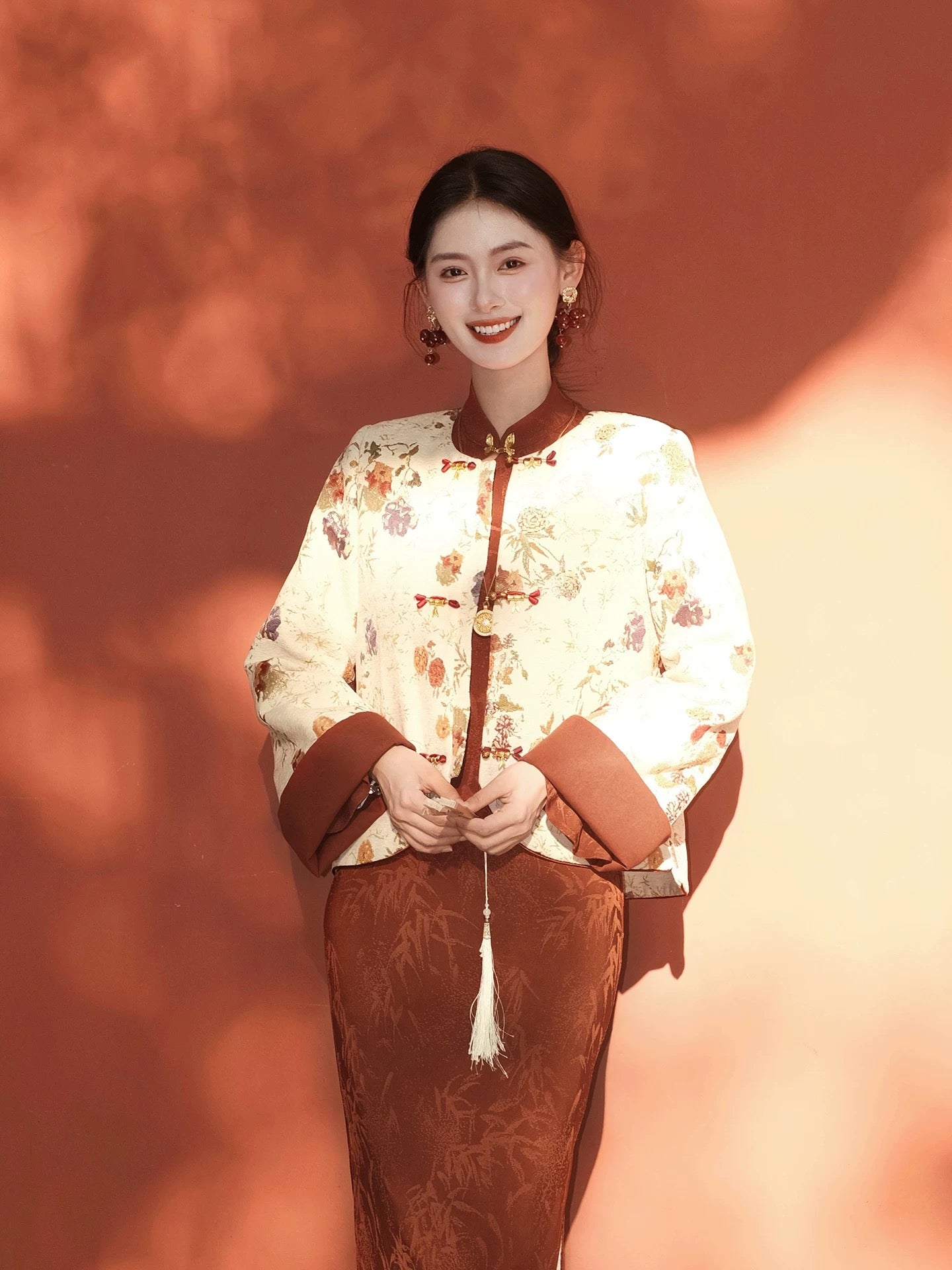 楚茜坊 新中式提花织金外套&旗袍 Chuxifang New Chinese-Style Gold-Jacquard Jacket & Qipao