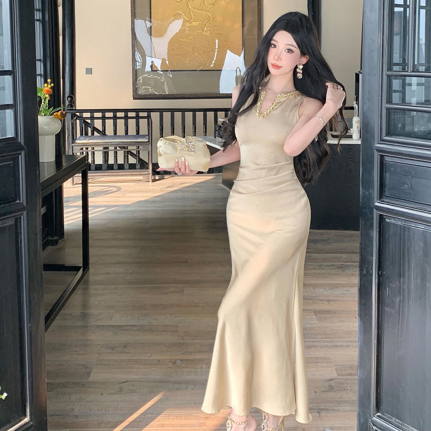 富豪女人 奢华贵气感亮片钉珠礼服长裙 Wealthy Woman Luxurious Sequin & Beaded Evening Gown