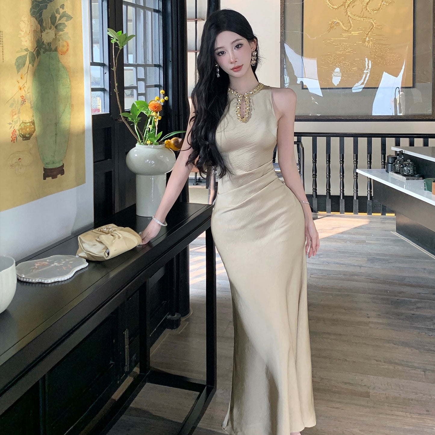 富豪女人 奢华贵气感亮片钉珠礼服长裙 Wealthy Woman Luxurious Sequin & Beaded Evening Gown