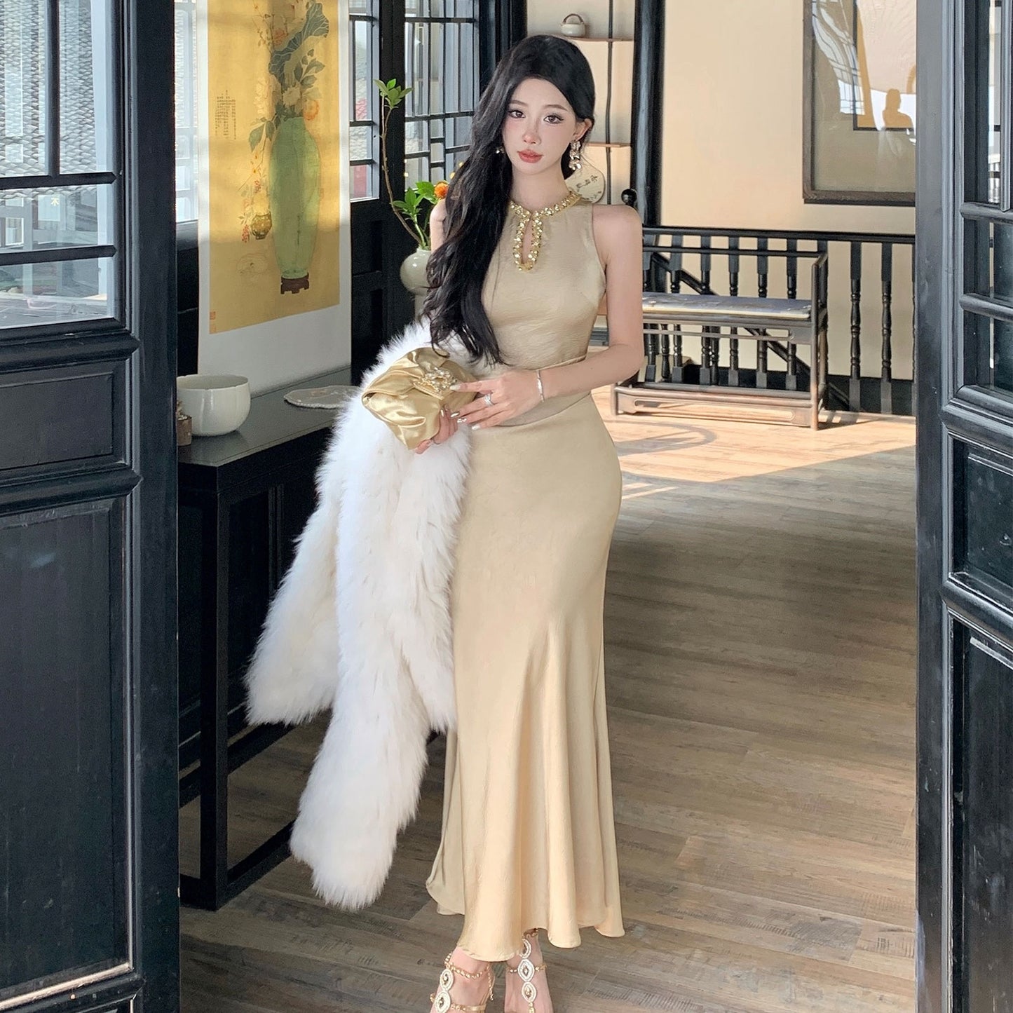 富豪女人 奢华贵气感亮片钉珠礼服长裙 Wealthy Woman Luxurious Sequin & Beaded Evening Gown