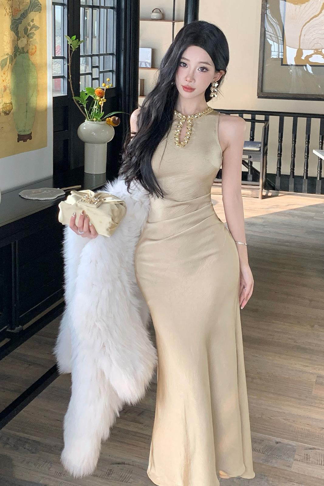 富豪女人 奢华贵气感亮片钉珠礼服长裙 Wealthy Woman Luxurious Sequin & Beaded Evening Gown