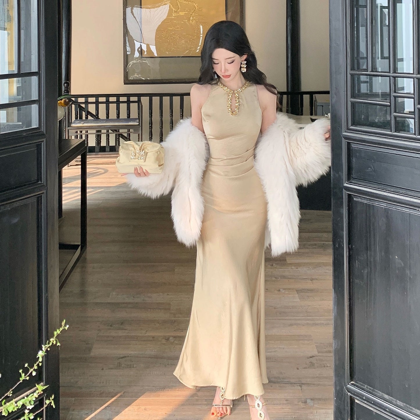 富豪女人 奢华贵气感亮片钉珠礼服长裙 Wealthy Woman Luxurious Sequin & Beaded Evening Gown